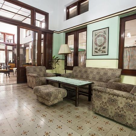 Reddoorz Near Balai Kota Malang Ξενοδοχείο Εξωτερικό φωτογραφία