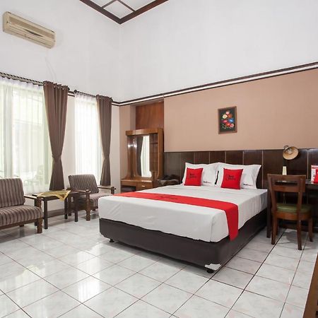 Reddoorz Near Balai Kota Malang Ξενοδοχείο Εξωτερικό φωτογραφία
