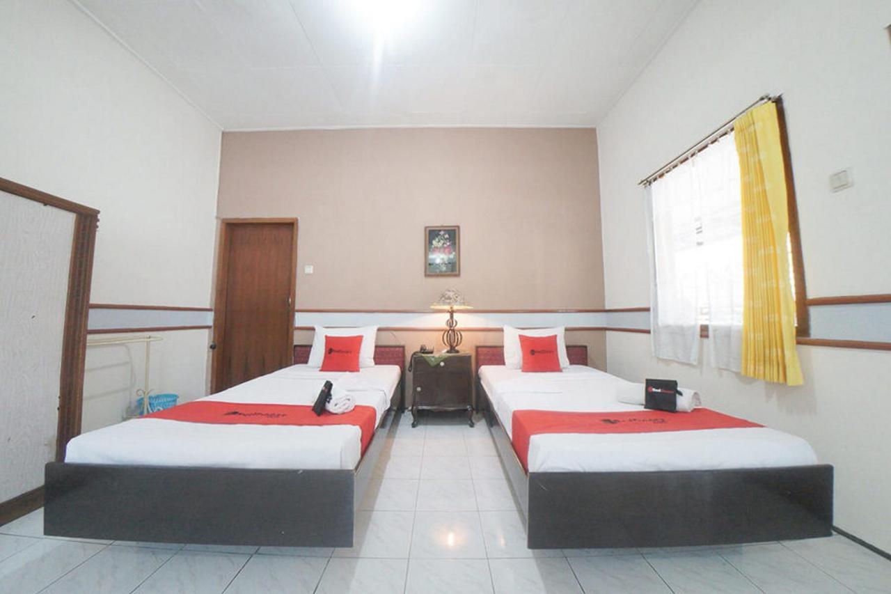 Reddoorz Near Balai Kota Malang Ξενοδοχείο Εξωτερικό φωτογραφία