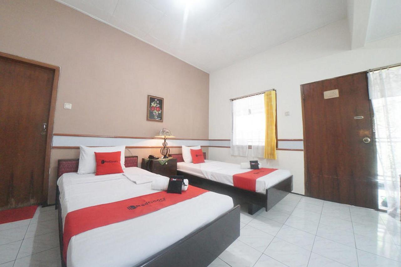 Reddoorz Near Balai Kota Malang Ξενοδοχείο Εξωτερικό φωτογραφία