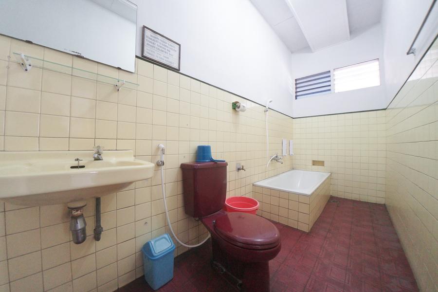 Reddoorz Near Balai Kota Malang Ξενοδοχείο Εξωτερικό φωτογραφία