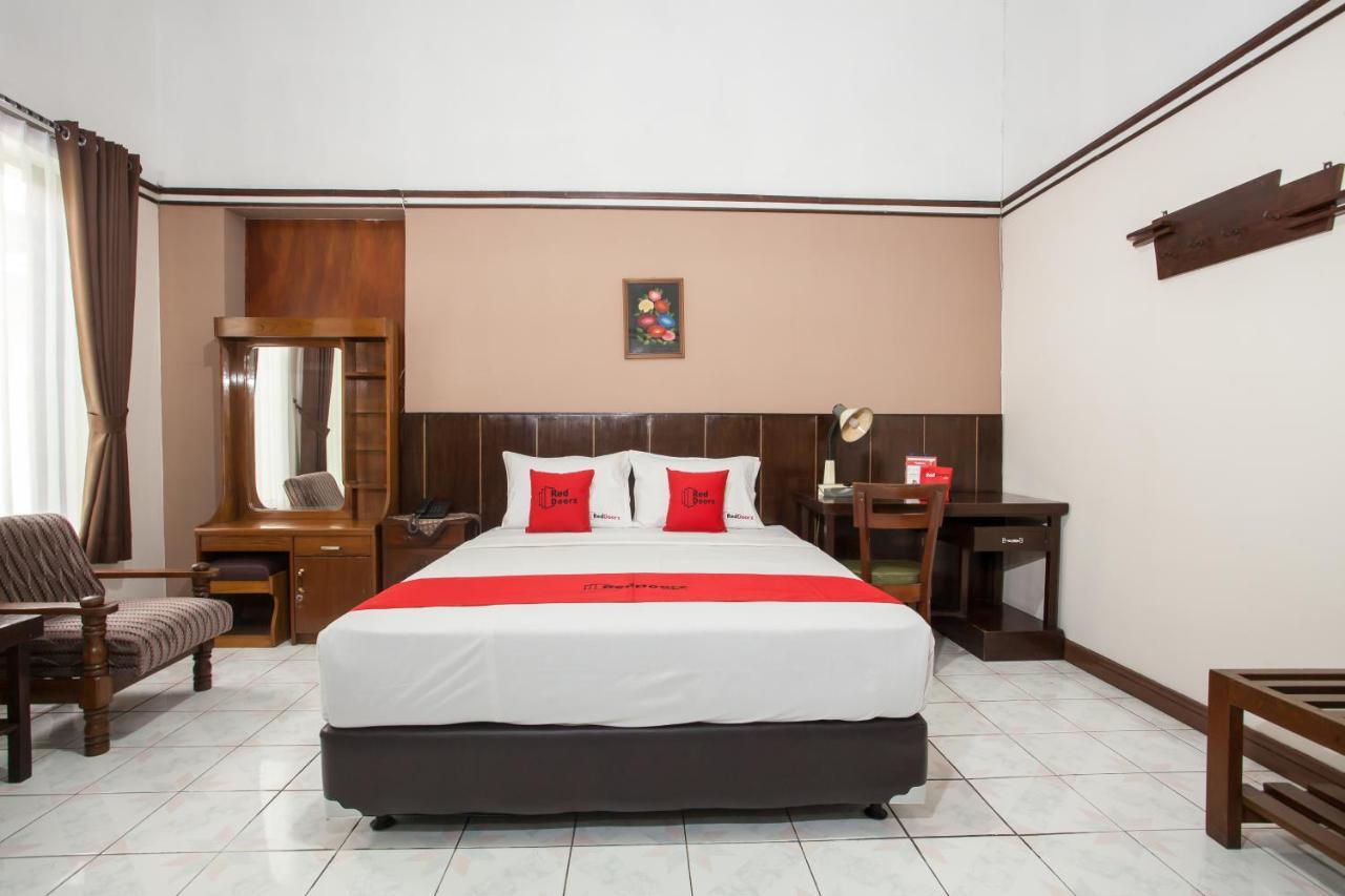 Reddoorz Near Balai Kota Malang Ξενοδοχείο Εξωτερικό φωτογραφία