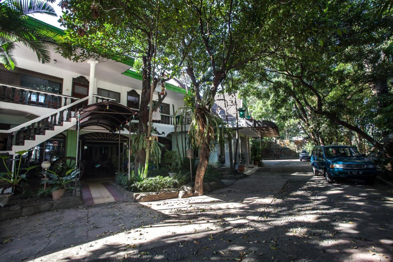 Reddoorz Near Balai Kota Malang Ξενοδοχείο Εξωτερικό φωτογραφία