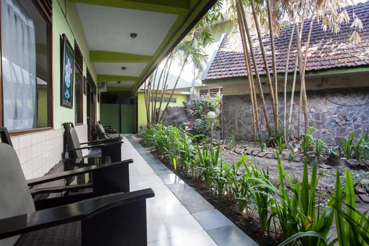Reddoorz Near Balai Kota Malang Ξενοδοχείο Εξωτερικό φωτογραφία