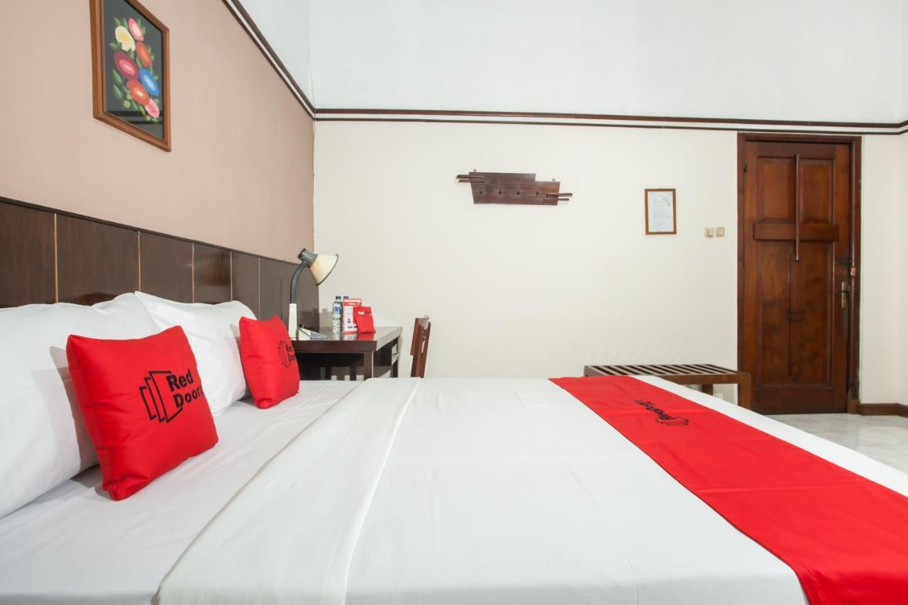 Reddoorz Near Balai Kota Malang Ξενοδοχείο Εξωτερικό φωτογραφία