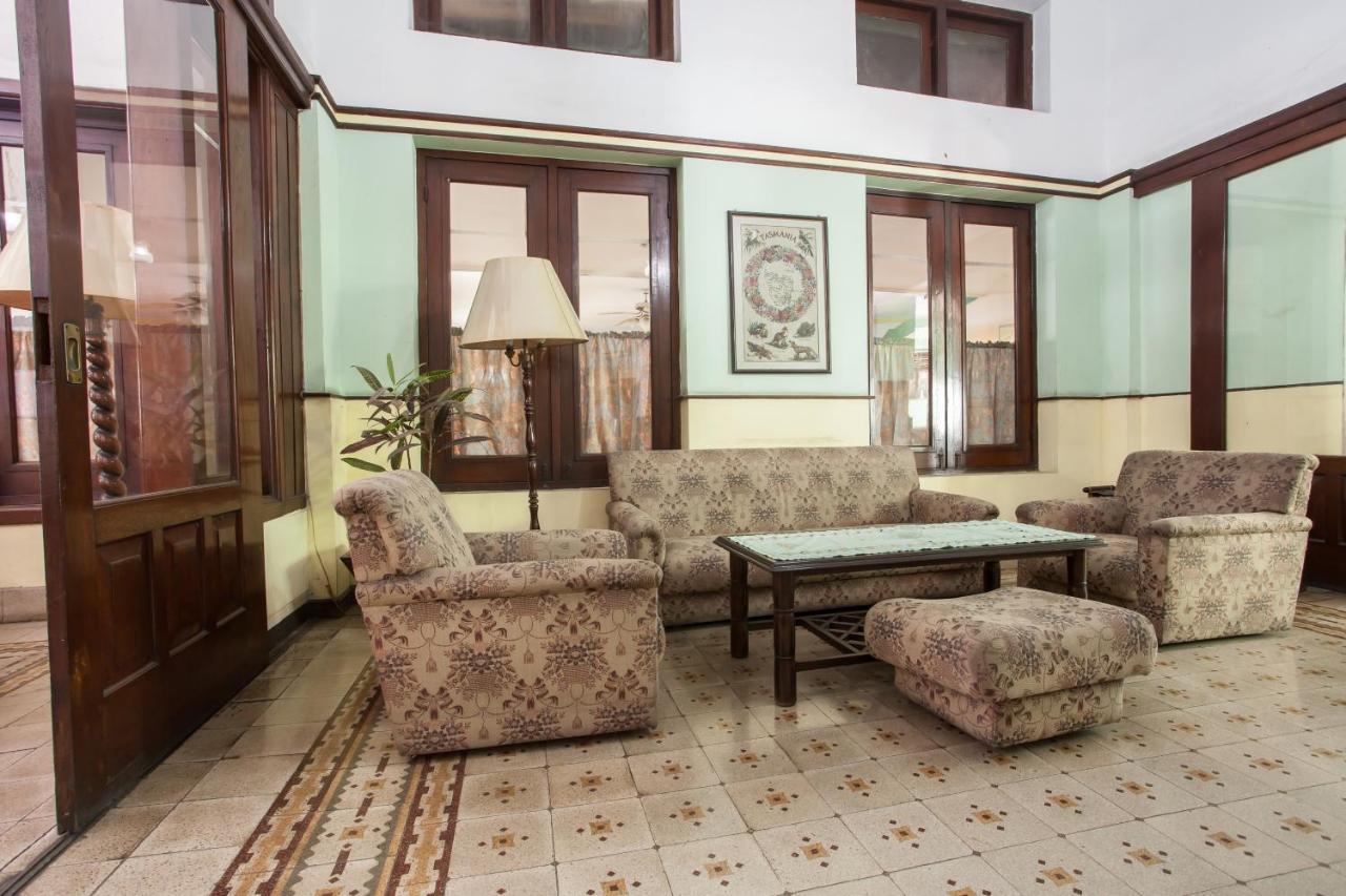 Reddoorz Near Balai Kota Malang Ξενοδοχείο Εξωτερικό φωτογραφία