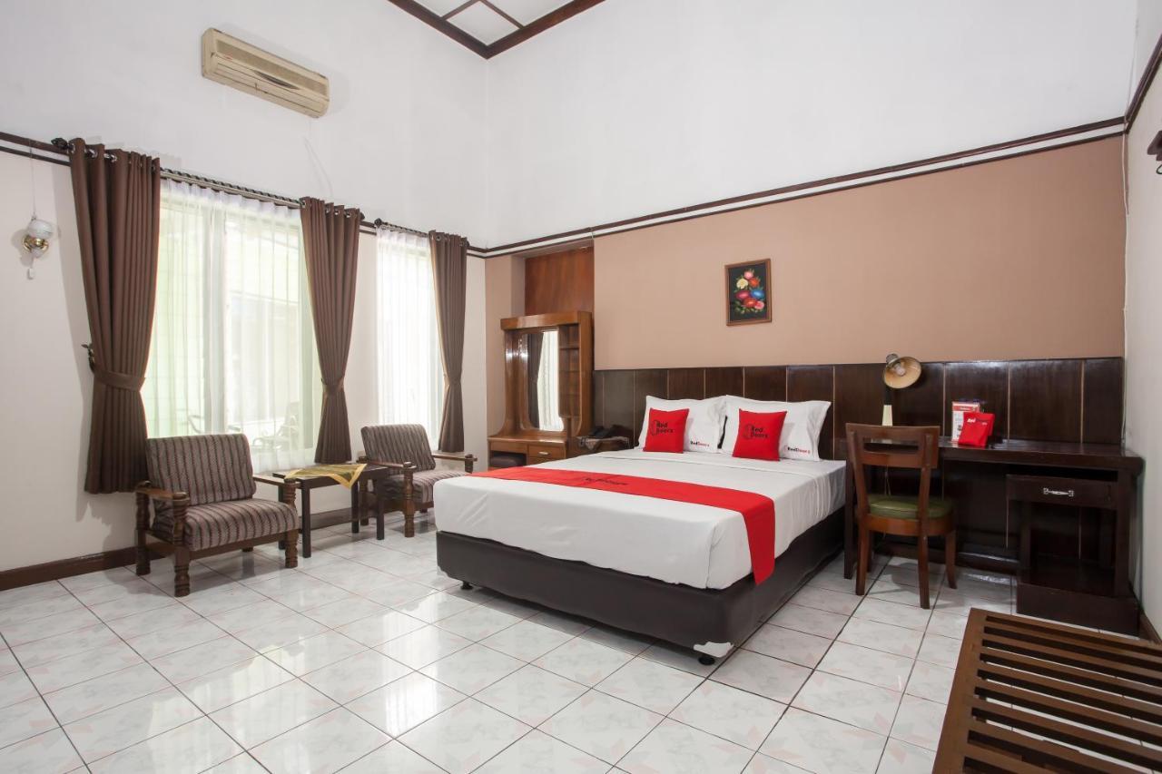 Reddoorz Near Balai Kota Malang Ξενοδοχείο Εξωτερικό φωτογραφία