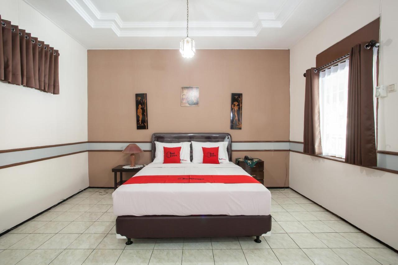 Reddoorz Near Balai Kota Malang Ξενοδοχείο Εξωτερικό φωτογραφία