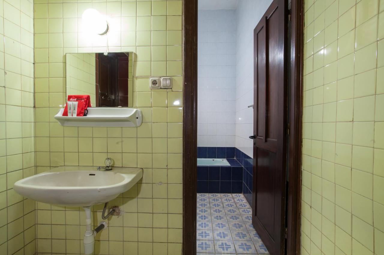 Reddoorz Near Balai Kota Malang Ξενοδοχείο Εξωτερικό φωτογραφία